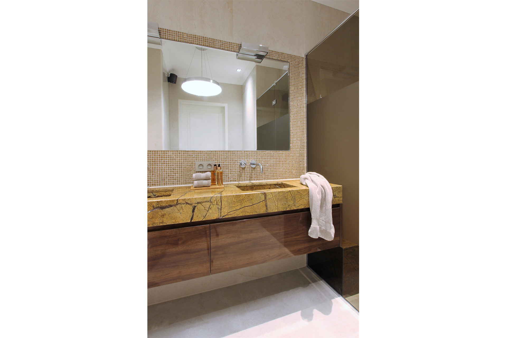 Appartement Zuidas — badkamer